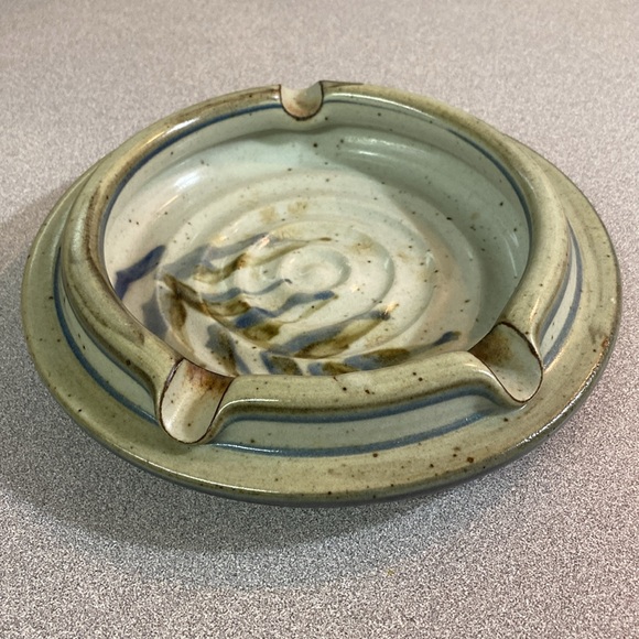 Pottery Ashtray. - Picture 2 of 6